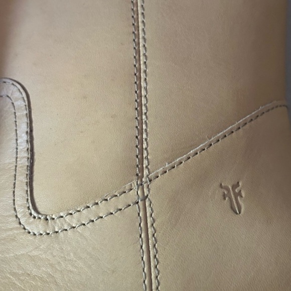 Frye Boot “Camryn”  in color Banana size 9.5 NWT in box - Picture 5 of 7